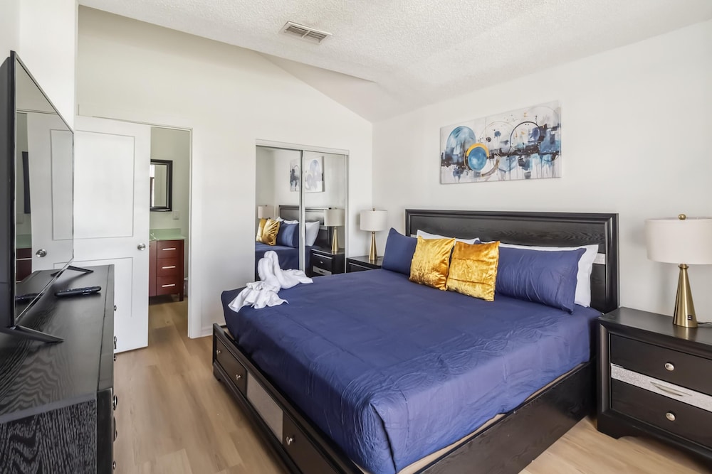 5/3 Private Pool House Near all Famous Attractions!!!