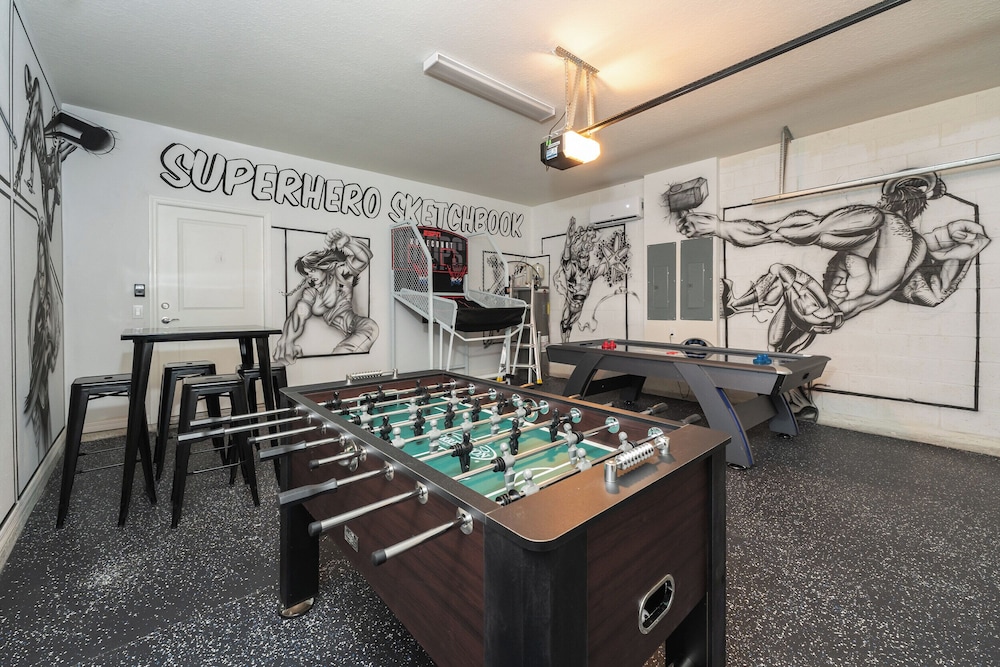 Spacious 9BR Villa Home Theater Pool