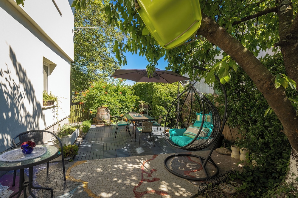 Cozy Home With Private Garden view 5