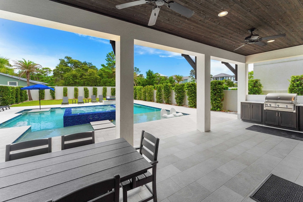 Walk to Beach + Pool, Hot Tub & Game Room 30A Ohana Grande by Avantstay