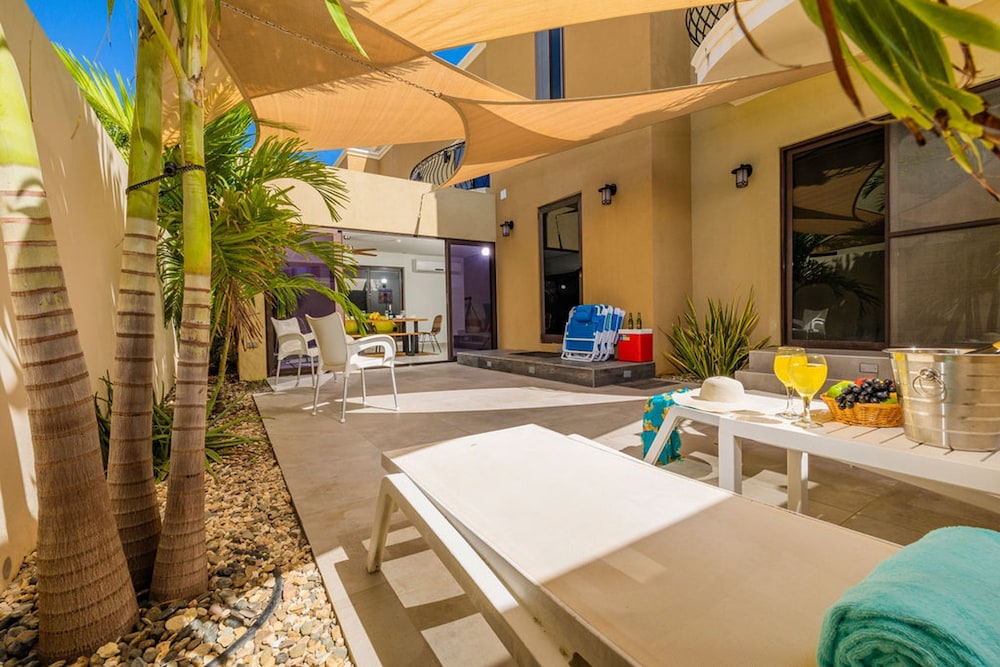 Modern 3br2ba 24 7 Security Pools Restaurant
