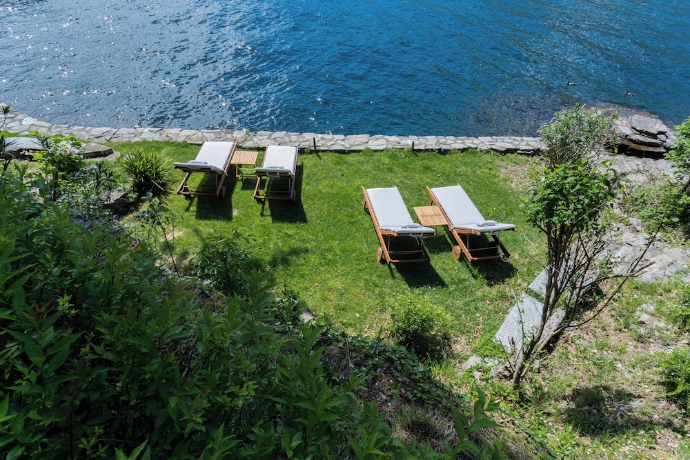 The Writer's Nest by Rent all Como