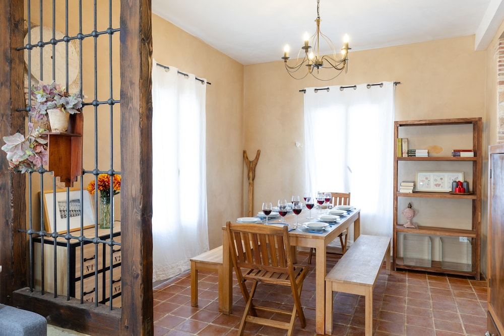 Historical Palms Villa by Fidalsa