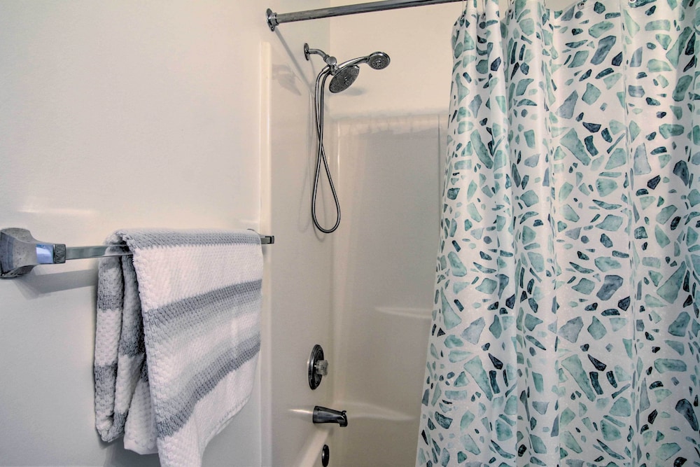 Ocean View Resort Condo w/ Pool Access & Bay Views