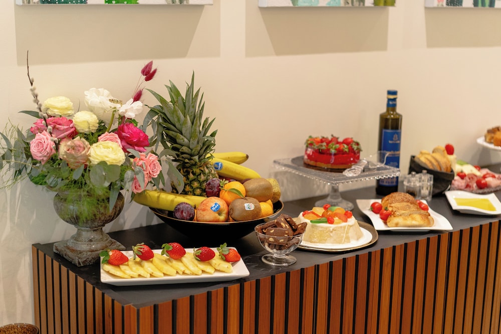 Hera rooms and suites