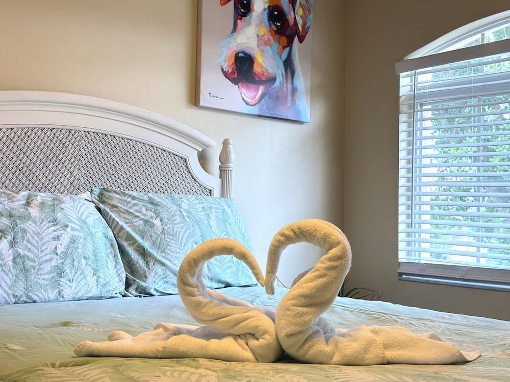 Near Disney Villa 3 bd Private Pool