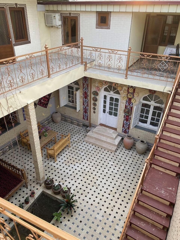 Family Guest House Parivash
