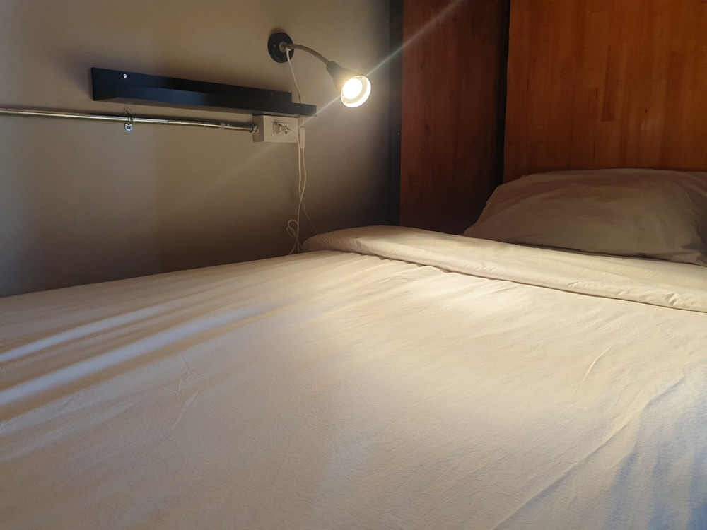 4Share Hostel - Adults Only
