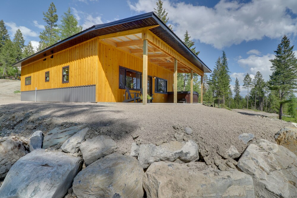 Lakeside Cabin w/ Hot Tub: 3 Mi to Flathead Lake! view 5