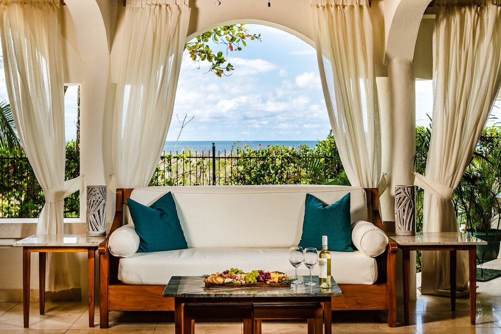 Luxury Beachfront 5 Bedroom Villa on Famous Beach
