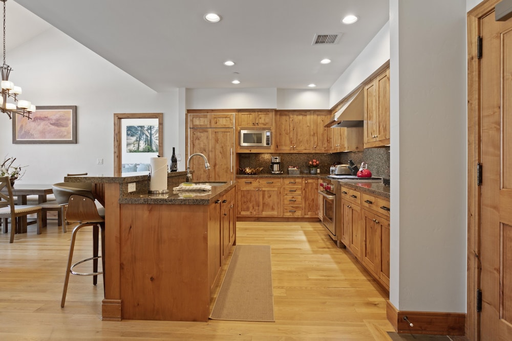 302 - Three Bedroom Shooting Star 3 Condo