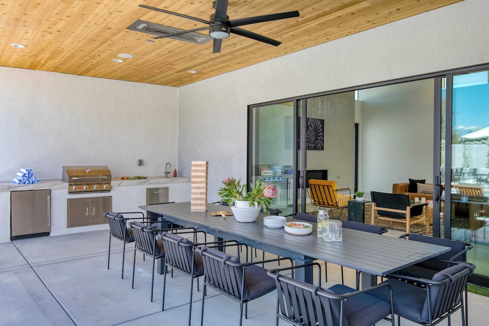 Sleeps 34 2 Villas, Pool, Pickleball + Bocce Polo Villas Elara by Avantstay
