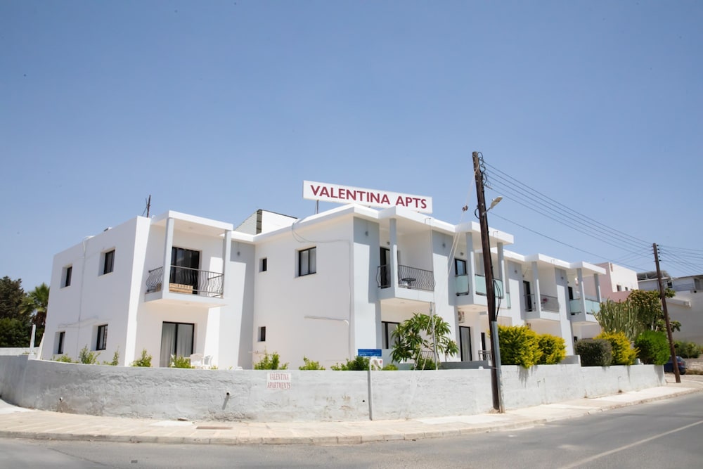Valentina Coastal Suites in Central Paphos 3
