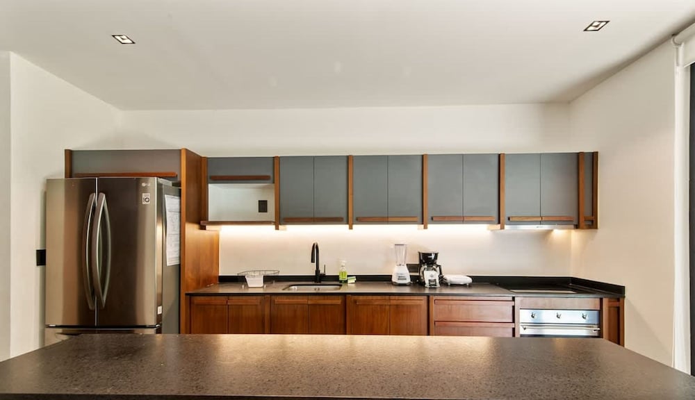 2BR w Private Pool - Steps Away From the Beach