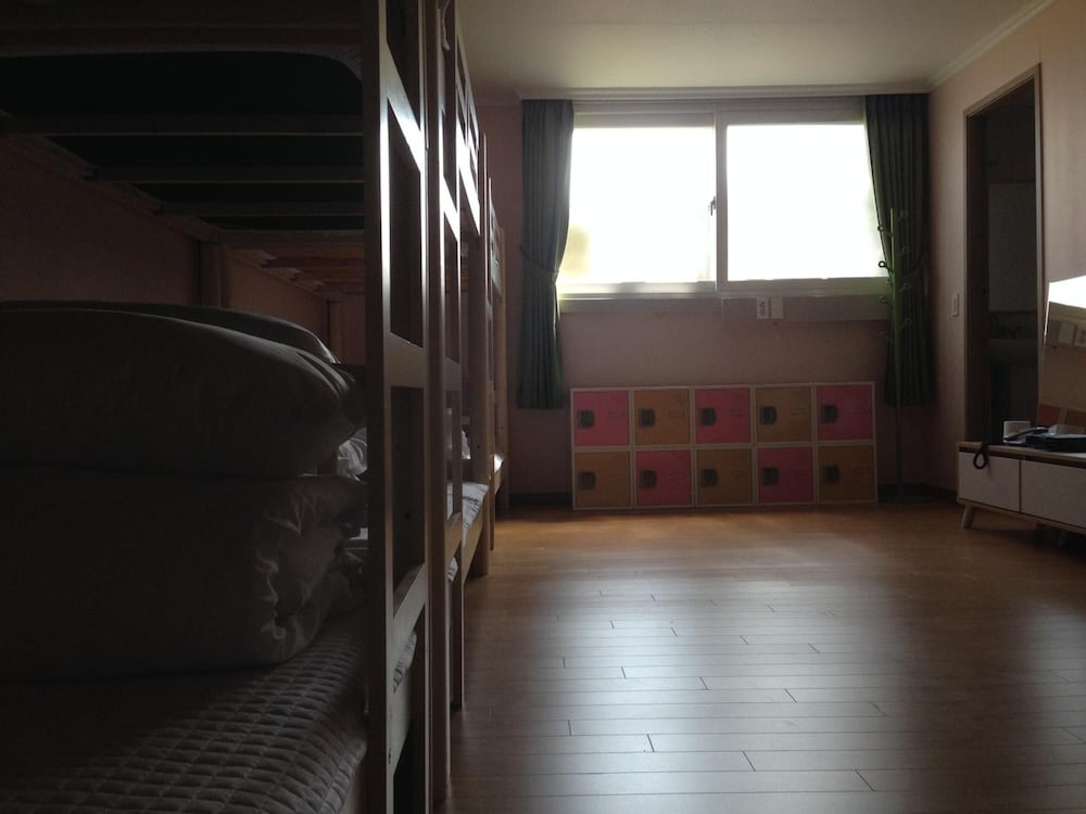 Jeju R Hotel & Guest House - Hostel