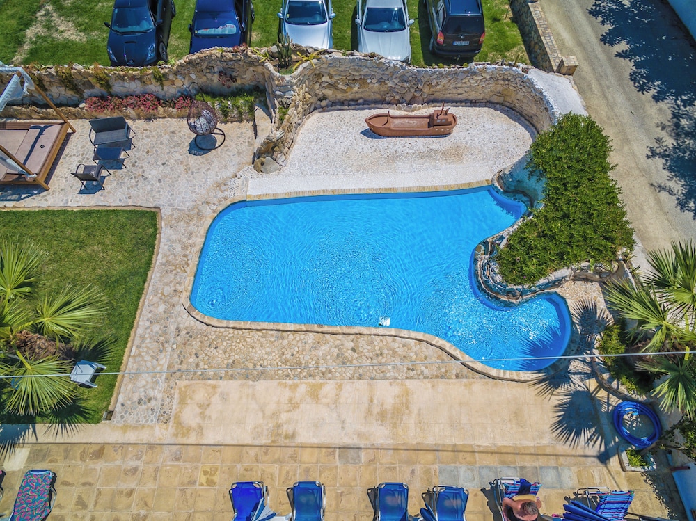 Antonis Apartments