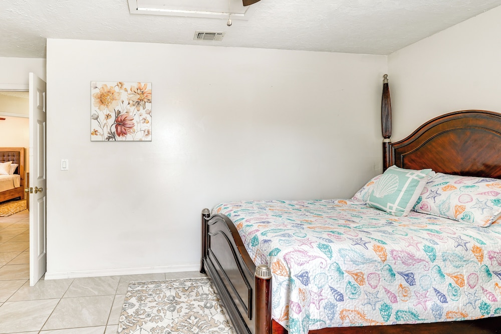 3 Mi to Marina: Riverview Family Home w/ Lanai!