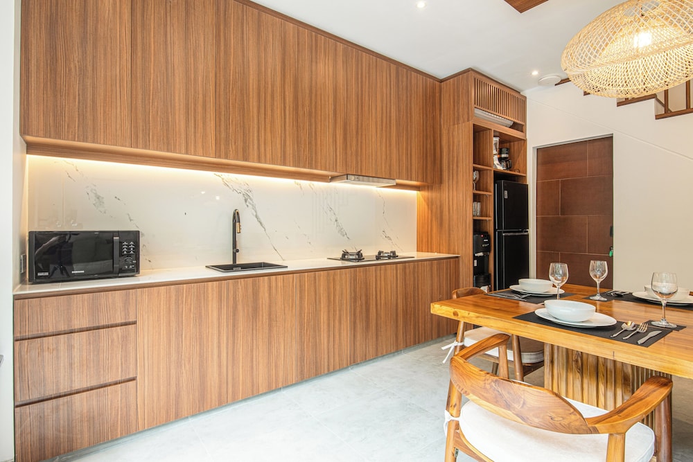 Elegant 5BR Canggu Villa 400m to Pristine Beach