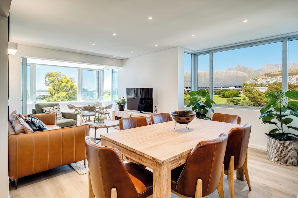 2bed Mouille Point Apartment w Amazing Cape Views
