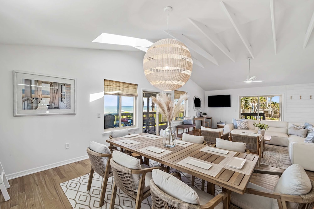 Oceanfront Steps to Sand Deck Pets Welcome