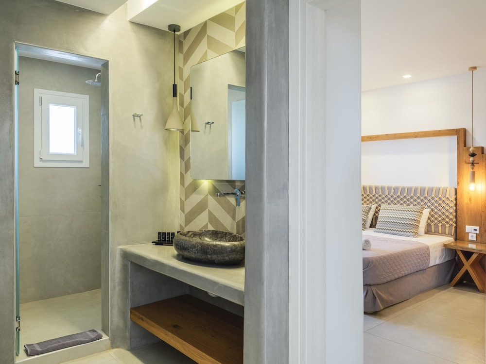 Evi Suites & Villas