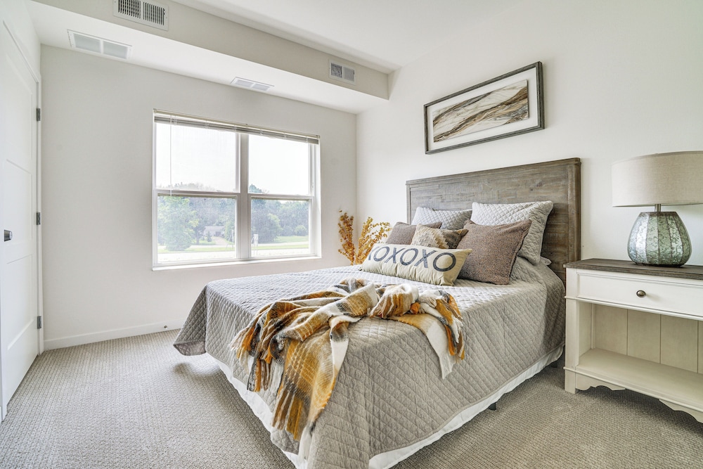4 Mi to National Sports Center: Apt in Blaine