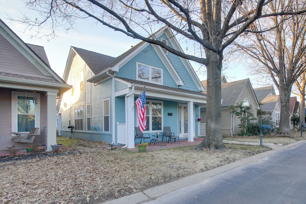 3 Mi to Dtwn Memphis: Charming Family Home!