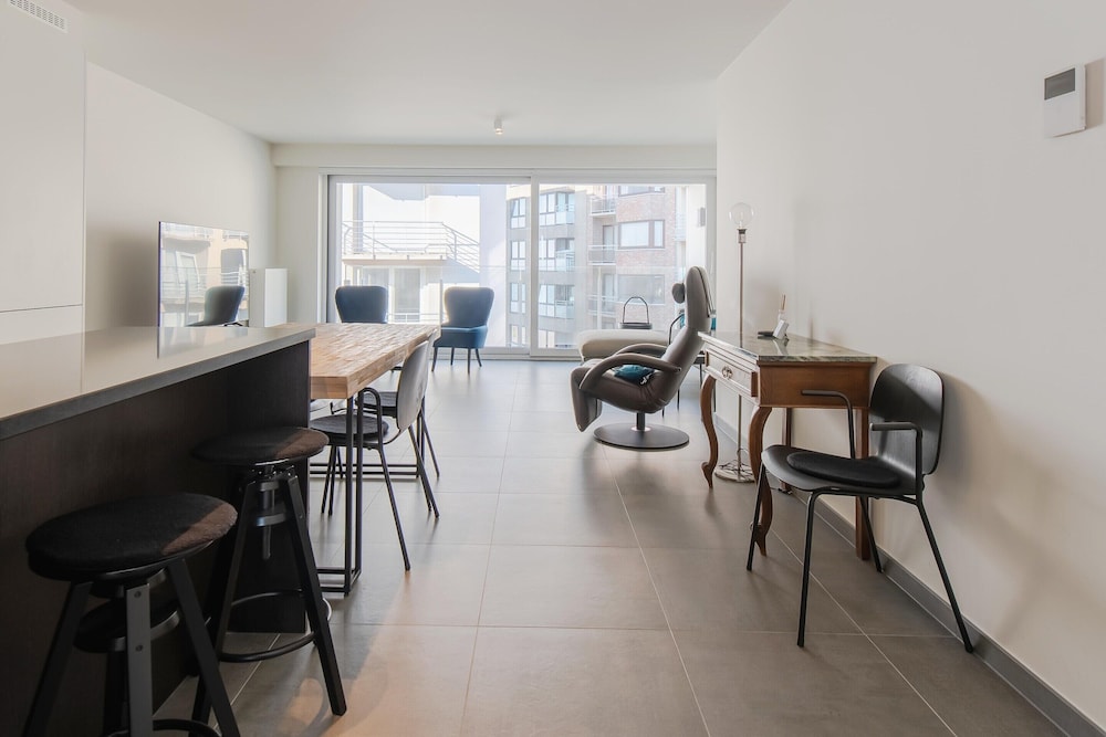 Apartment Close to the sea Wall of Mariakerke