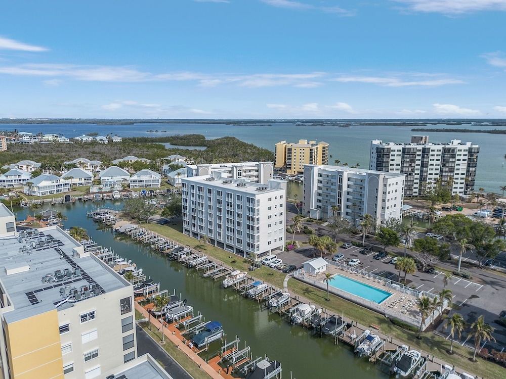 Casa Marina 432 Newly Remodeled, Water View 2 Bedroom Condo