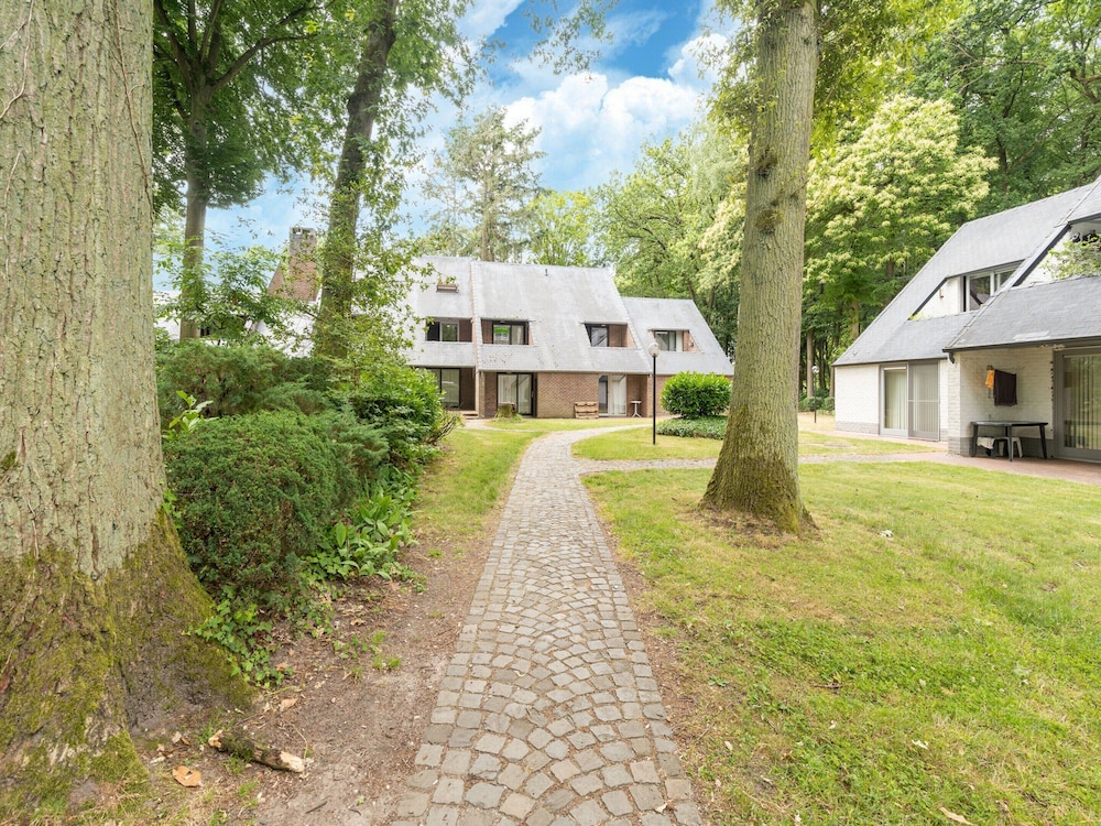 Hengelhoef Park Apartment