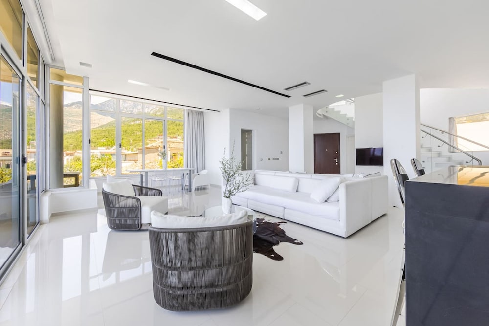 Villa Belle Azure in Gjilek