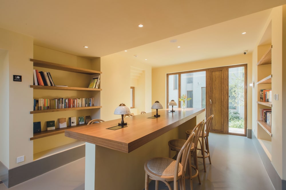 The Long Circle House