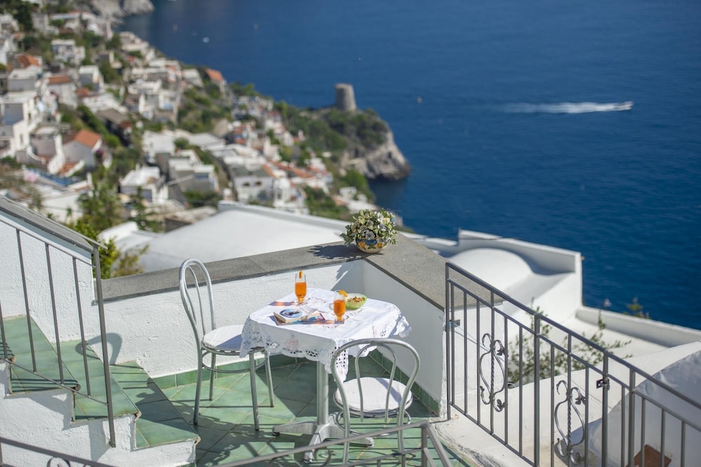 Casa Punta Paradiso - Romantic Seaside Retreat view 4
