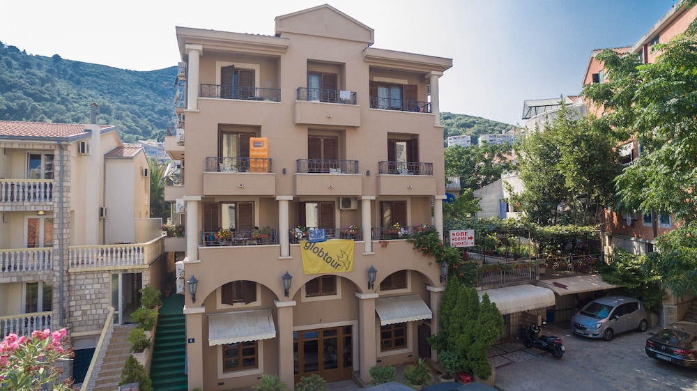 Villa Tropico