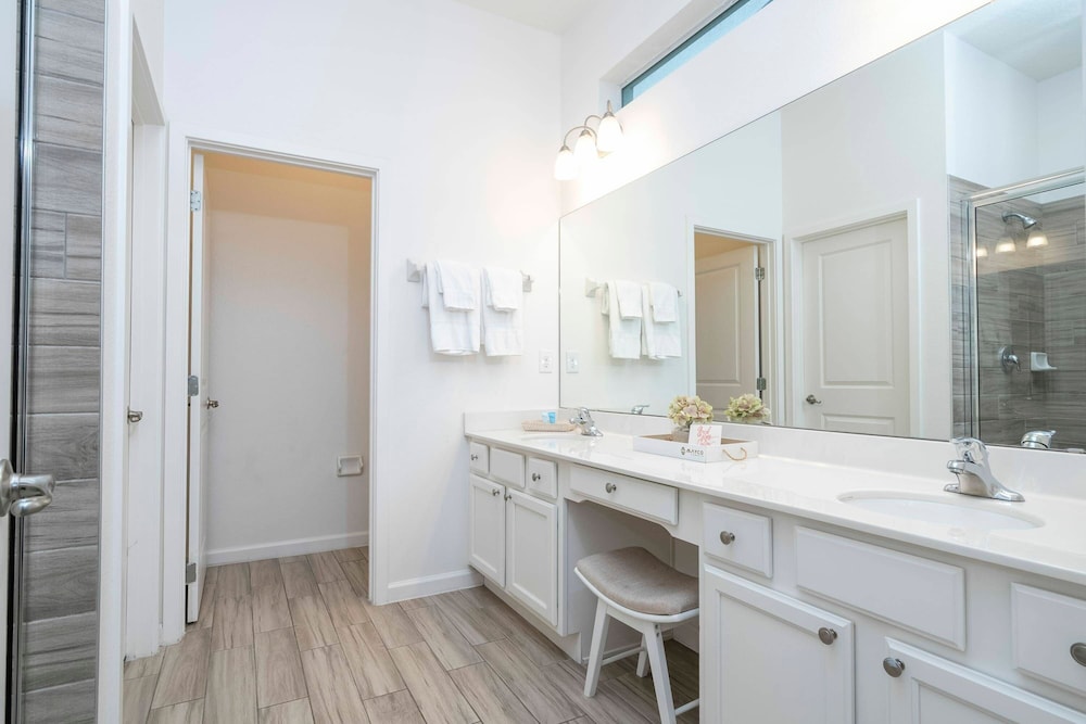 Spacious 12br Family Villa Near Disney Bella Vida