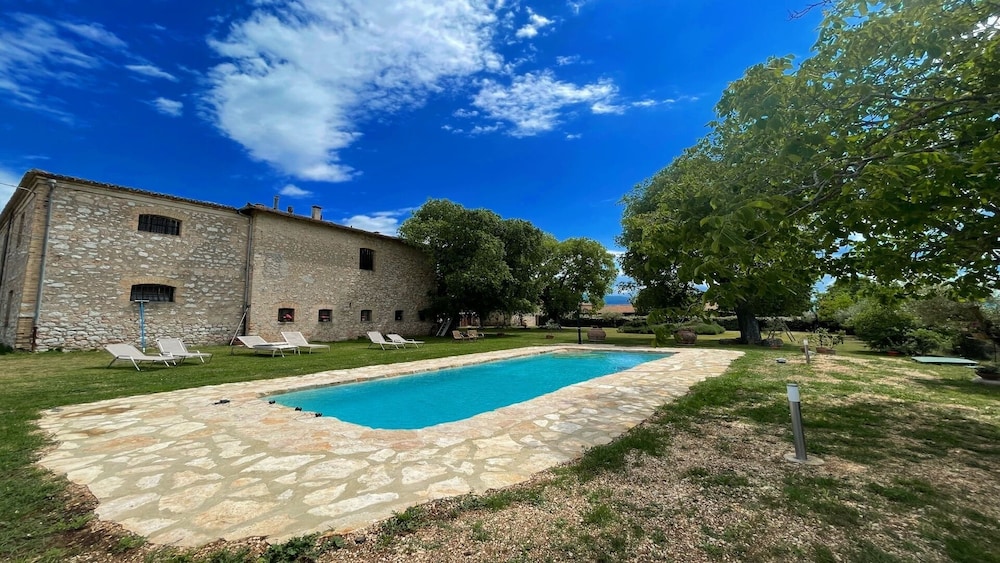 Open Pool Villa in Italy - Spoleto Umbria - Property Image 7
