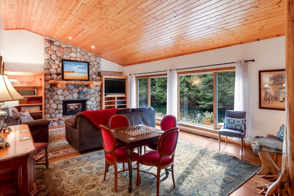 Boardman Monarch River HOT TUB Fireplace