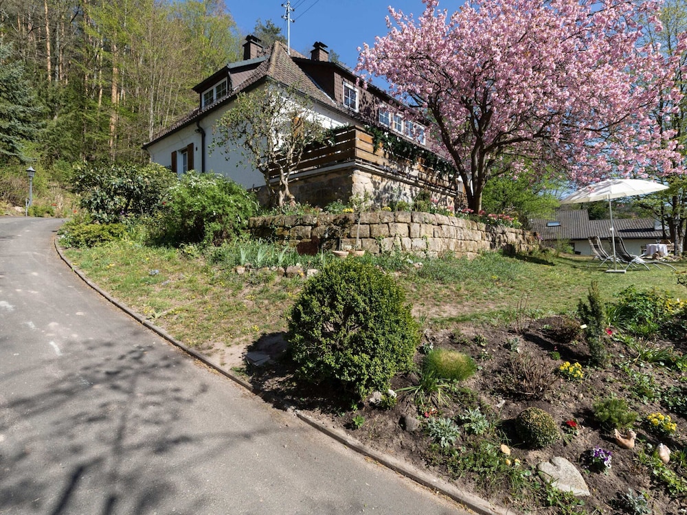 Charming Apartment in Weissenbrunn Near Forest