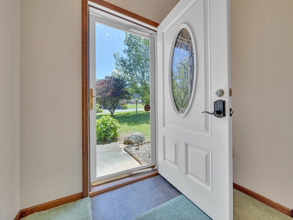 Smoky Mtn Retro 4 Bedroom Home