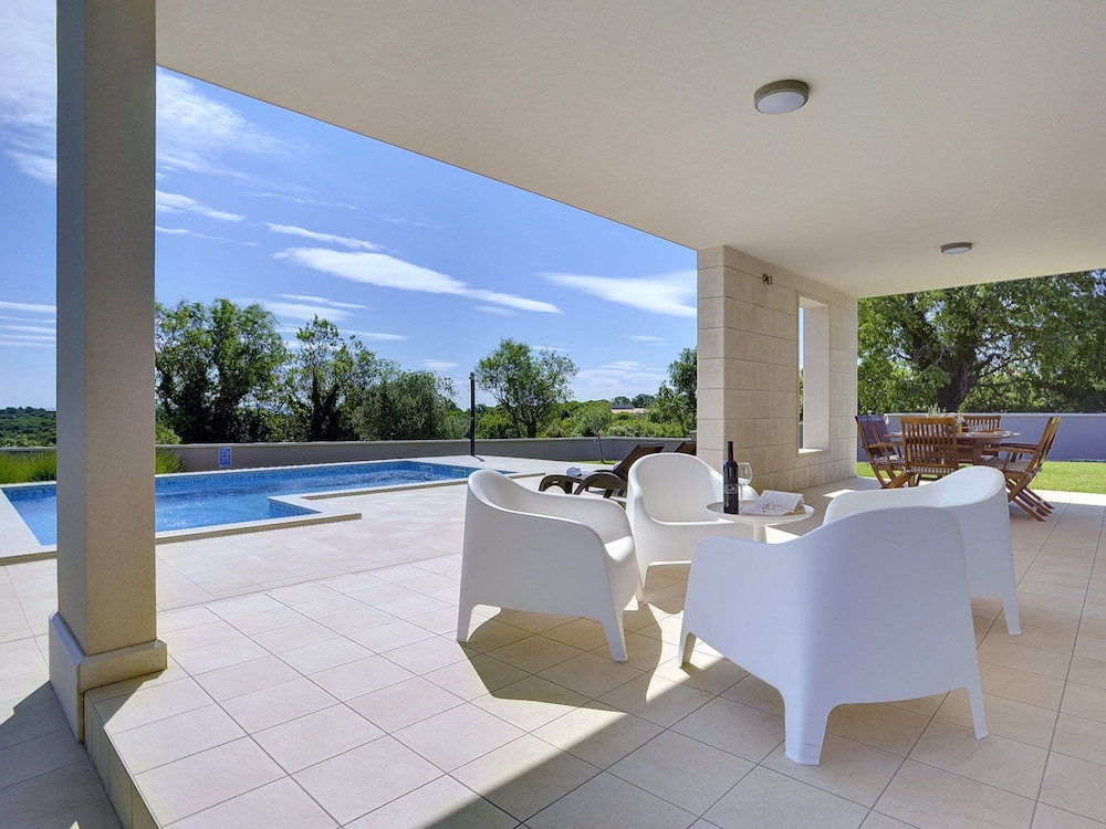 Modern Villa Histria With Pool and View