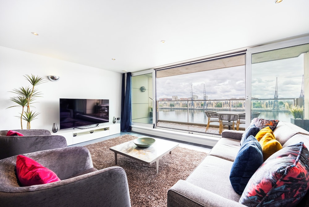 Koks Mews 2 Bed 2 Bath Apartment - ExCeL