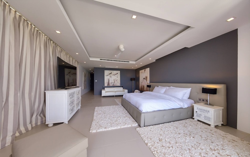 Luxury Sea View Pool Villa L at Unique Residences