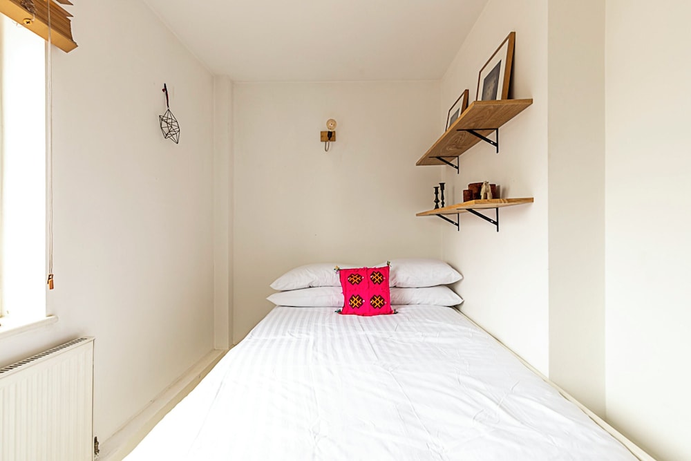 Tranquil 2 Bedroom Apartment in East London