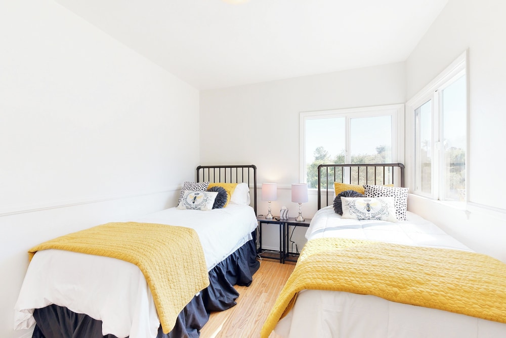 Two Dog-friendly Home, Close to Wine Country