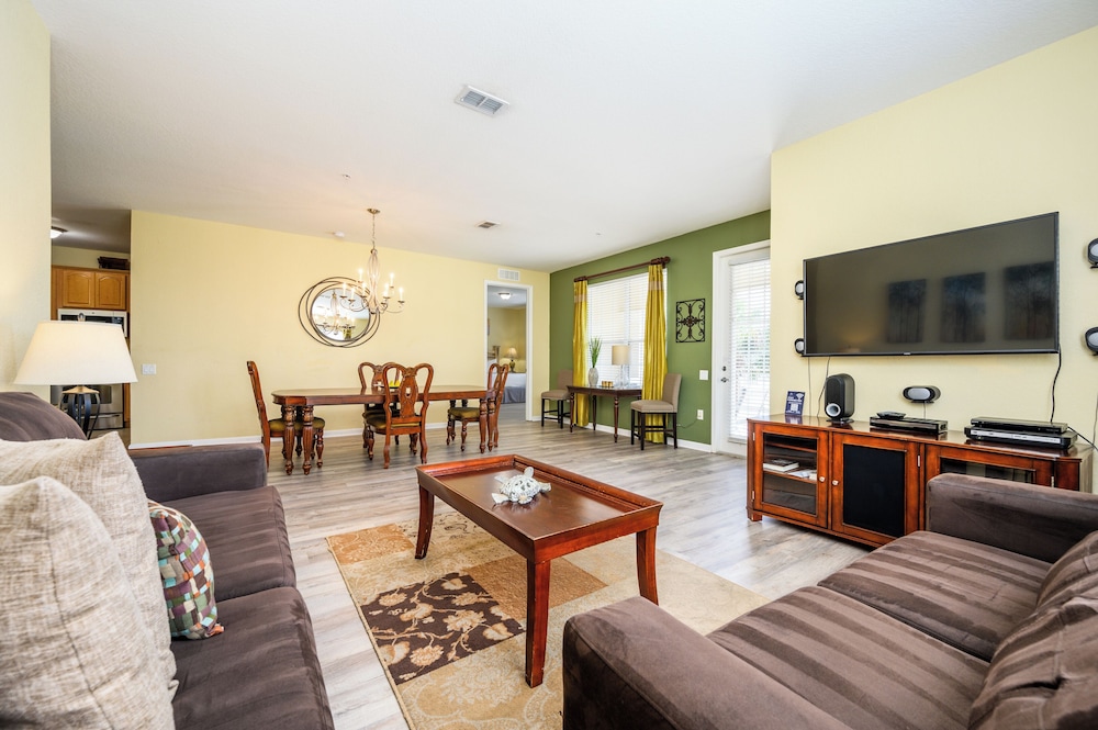 Premium Lake View Condo, Vista Cay - 1005