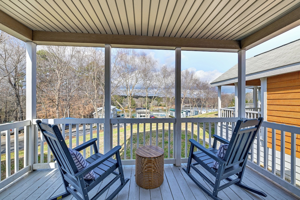 < 1 Mi to Lake Norman Marina: Home w/ Pool Access