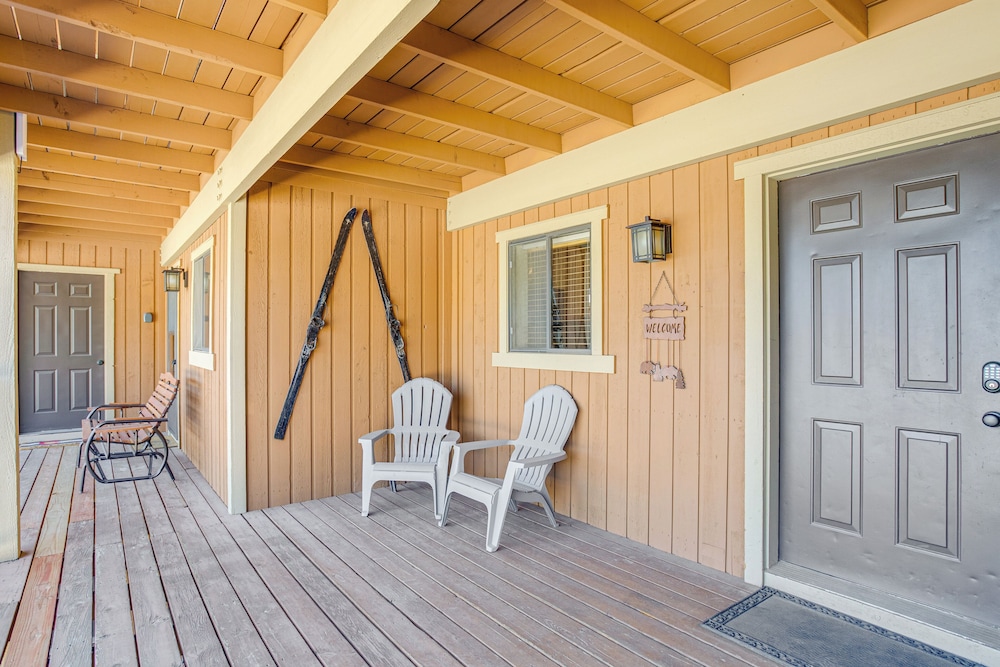 2 Mi to Winter Park Resort: Mtn-view Haven!