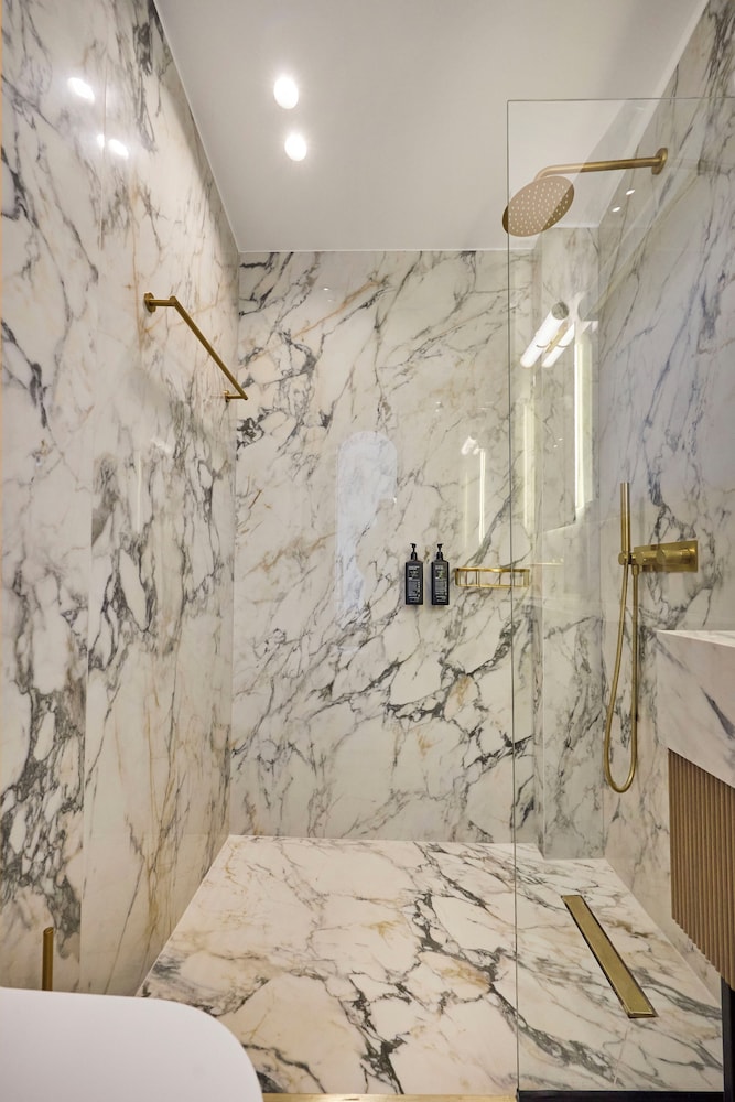 Ermou 99 Intelligent Private Suites
