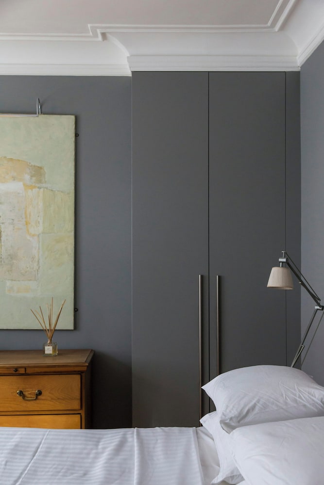 De Walden Street by Onefinestay photo 2