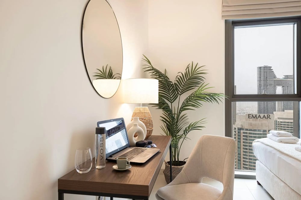 Burj Crown Lux Apartment by Dubai Mall